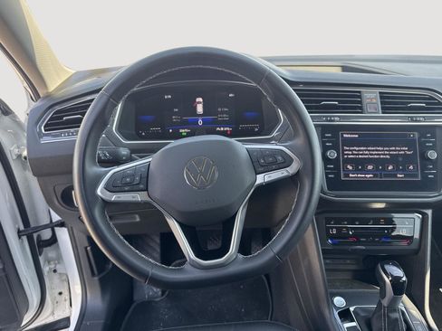 Used 2023 Volkswagen Tiguan SE image 5