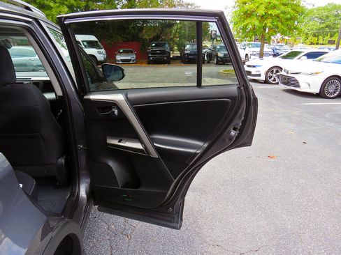 Used 2018 Toyota RAV4 XLE w/ Plus Extra Value Package image 19