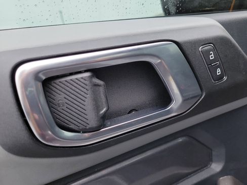 Used 2023 Ford Bronco Badlands image 14