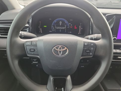 Used 2025 Toyota Camry LE image 23