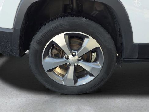 Used 2022 Jeep Cherokee Limited image 14