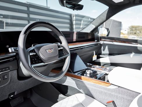 Used 2026 Cadillac Escalade Platinum Sport w/ LPO, ONYX Package image 2