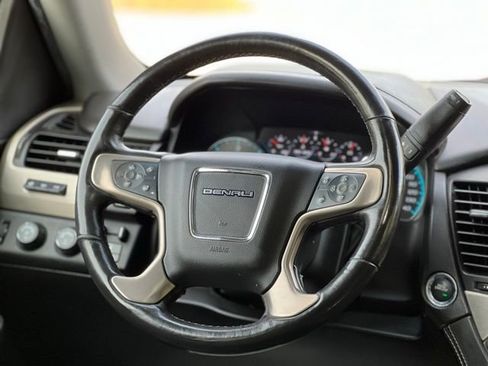 Used 2018 GMC Yukon Denali w/ Open Road Package AWD/4WD image 27