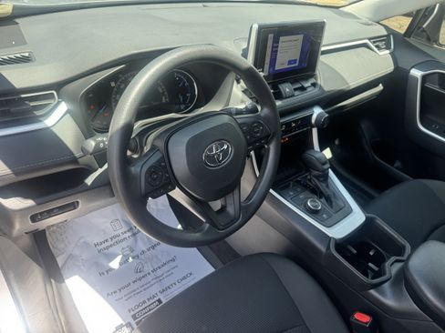 Used 2023 Toyota RAV4 LE AWD/4WD image 12
