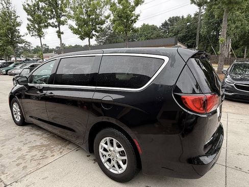 Used 2017 Chrysler Pacifica Touring FWD image 26
