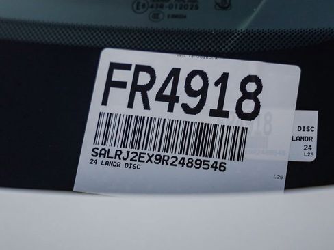 Used 2024 Land Rover Discovery S image 29
