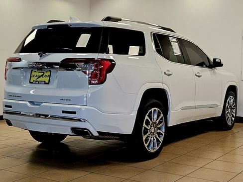 Used 2023 GMC Acadia Denali image 4