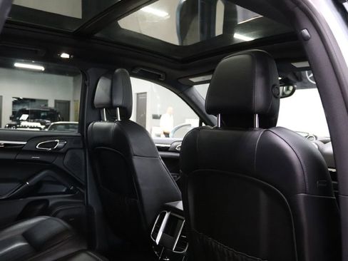 Used 2017 Porsche Cayenne S Platinum image 21