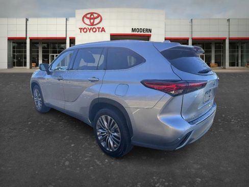 Used 2021 Toyota Highlander Platinum image 6