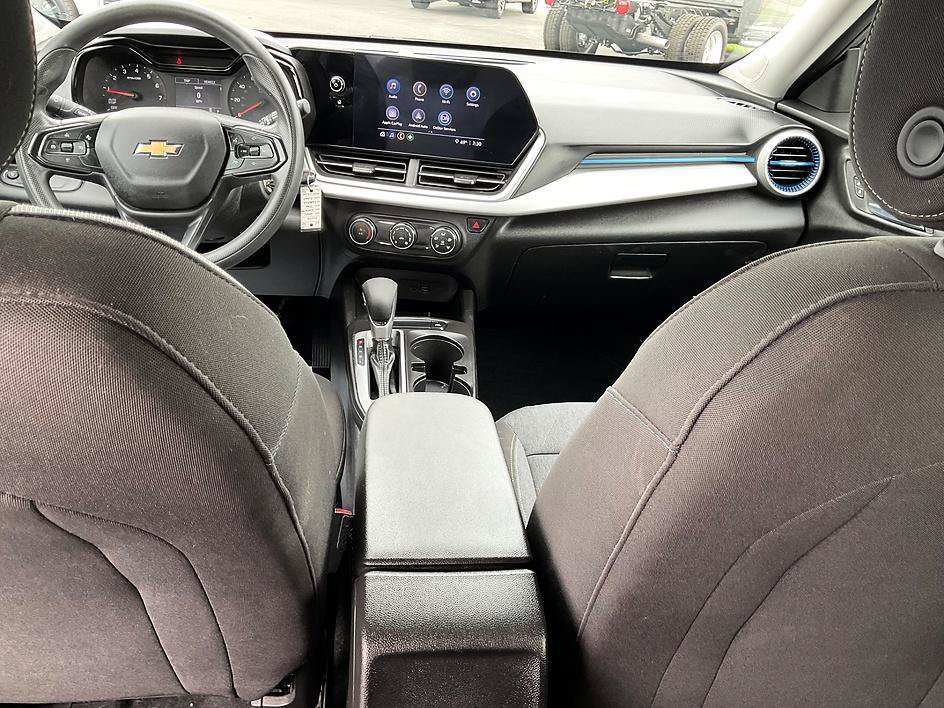 Used 2024 Chevrolet Trax LS FWD image 4
