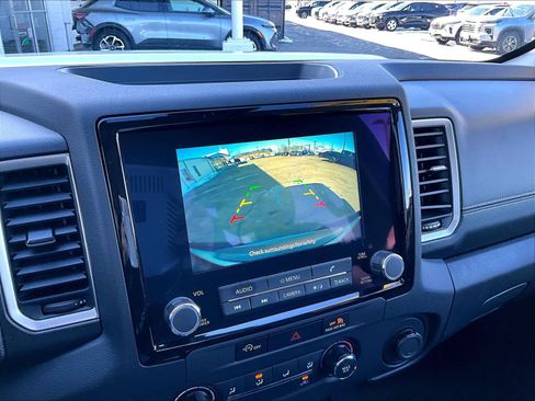 Used 2024 Nissan Frontier SV w/ Technology Package image 18