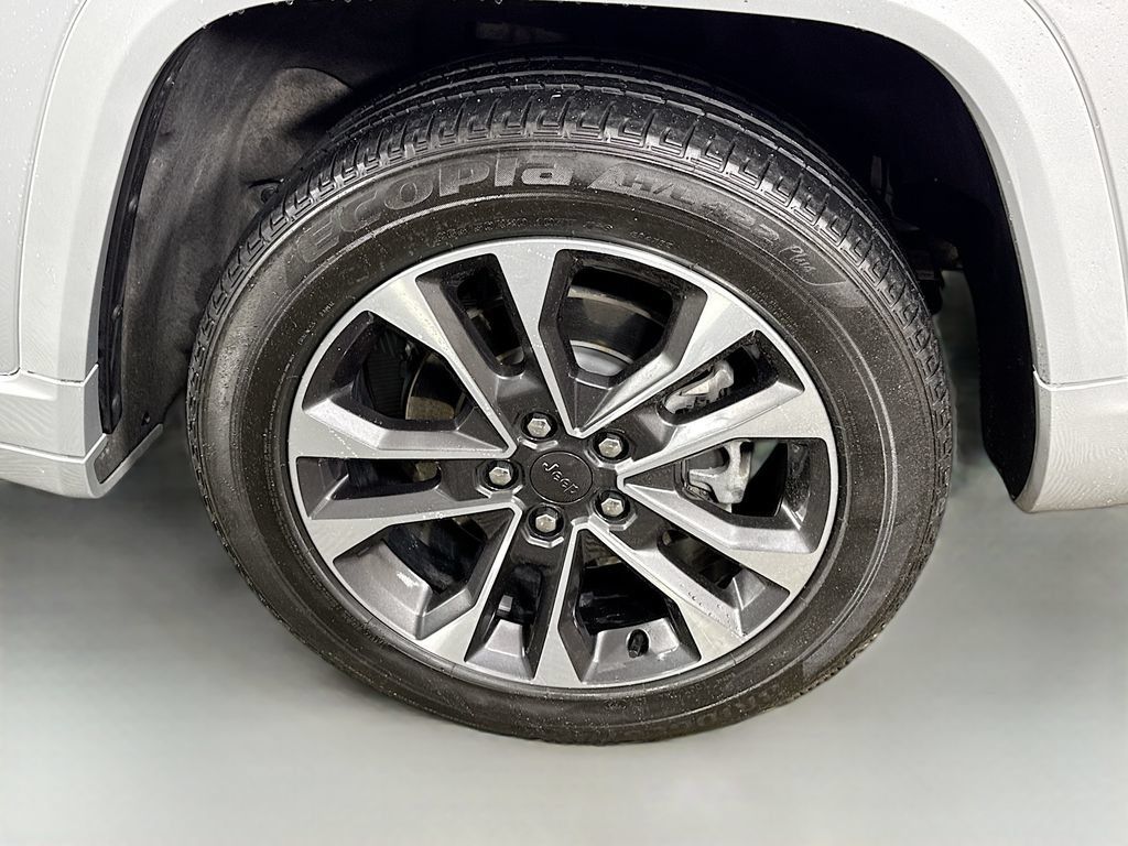 Used 2023 Jeep Grand Cherokee Overland AWD/4WD image 35