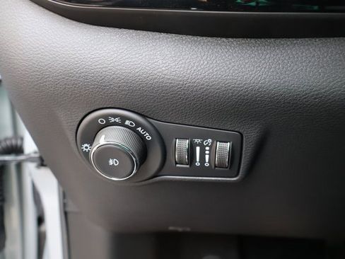 New 2025 Jeep Compass Latitude w/ Sun & Sound Group image 12