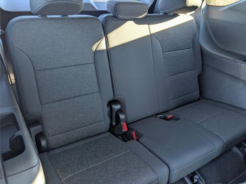 New 2026 Chevrolet Traverse LT image 8