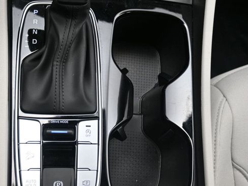 Certified 2025 Hyundai Tucson SE image 12