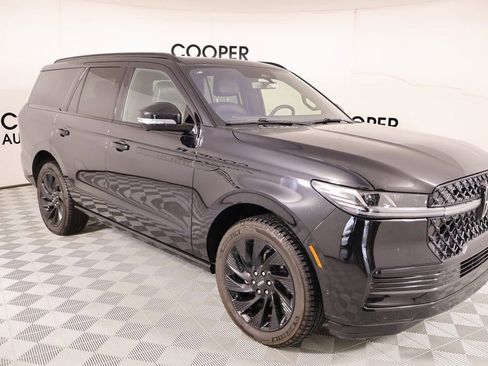 New 2025 Lincoln Navigator Reserve w/ Jet Appearance Package image 1