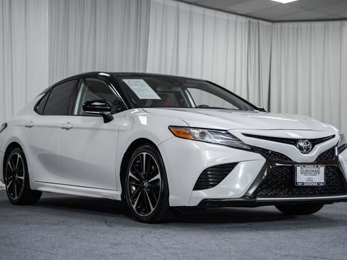 Used 2019 Toyota Camry XSE w/ Navigation Package FWD image 1