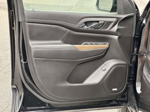 Used 2023 GMC Acadia SLE w/ Driver Convenience Package AWD/4WD image 17