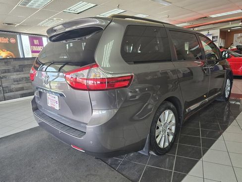 Used 2017 Toyota Sienna Limited Premium w/ Advanced Technology Package image 4