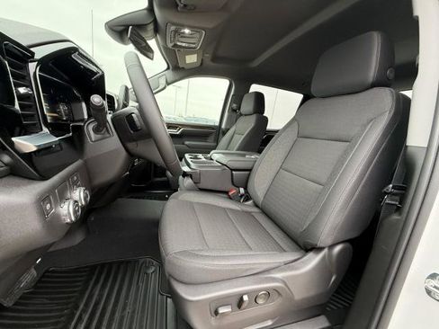 New 2026 GMC Sierra 1500 SLE image 18