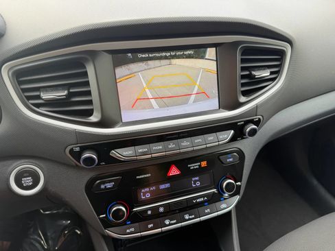 Used 2019 Hyundai Ioniq Blue FWD image 32