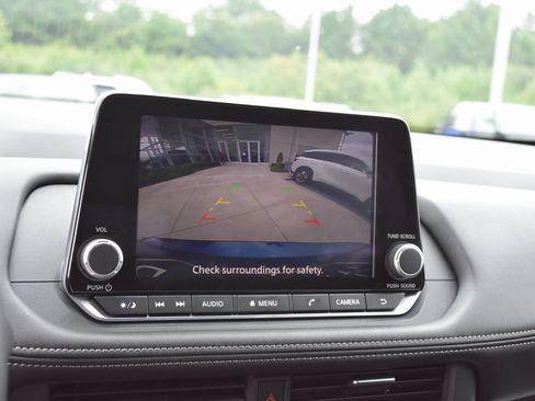 Used 2025 Nissan Rogue SV image 22