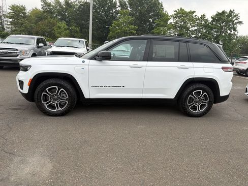 Used 2022 Jeep Grand Cherokee Trailhawk w/ Luxury Tech Group III AWD/4WD image 2