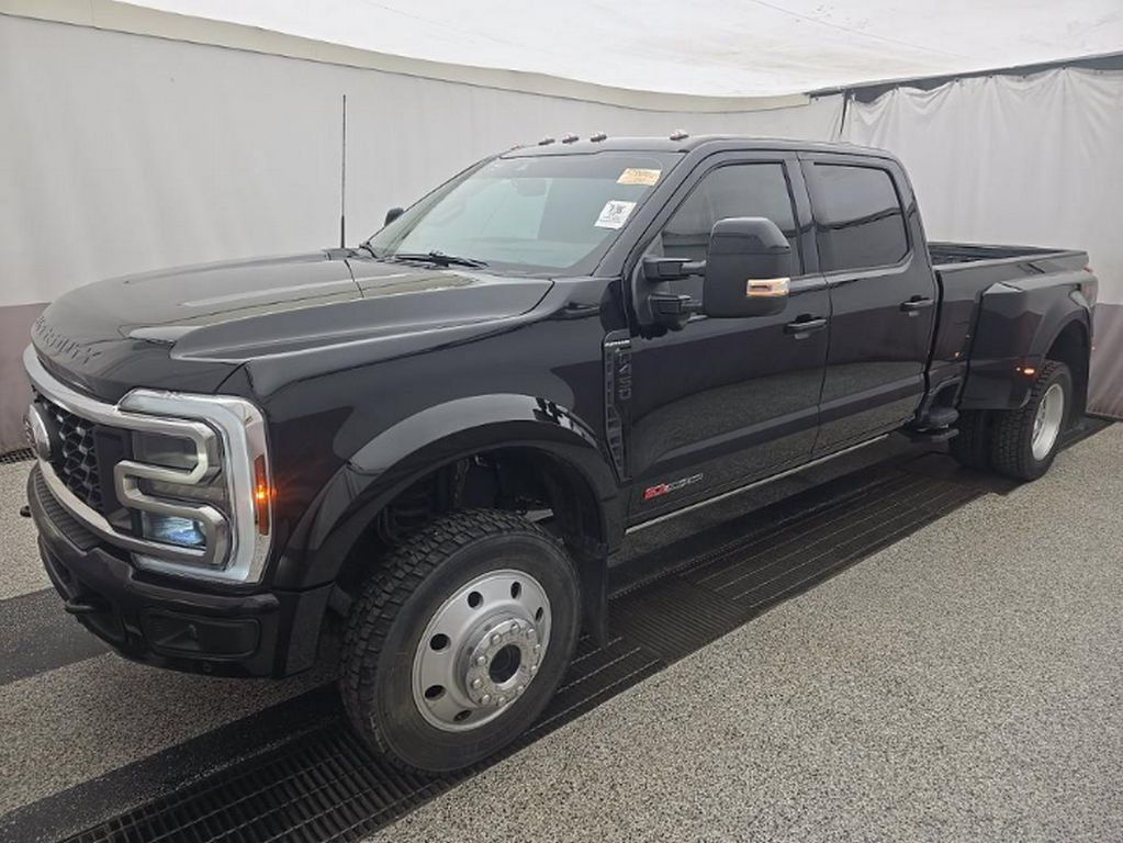 Used 2025 Ford F450 Platinum w/ FX4 Off-Road Package AWD/4WD image 2