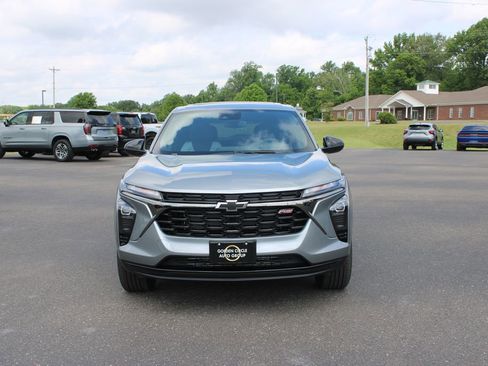 New 2026 Chevrolet Trax RS w/ Sunroof Package FWD image 3
