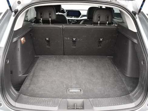 Used 2025 Chevrolet Trax LT FWD image 18