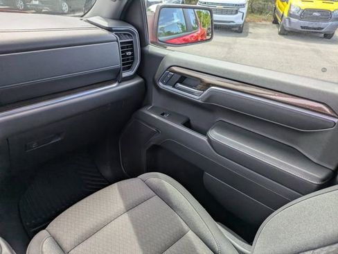 Used 2025 Chevrolet Silverado 1500 LT image 18