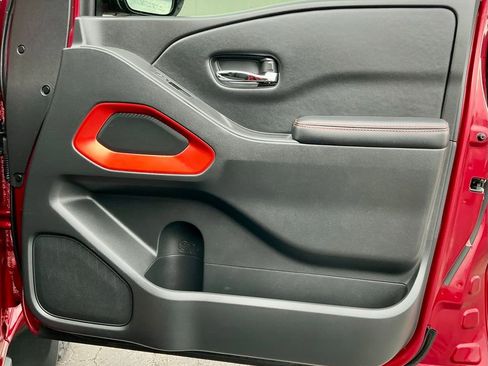 Used 2025 Nissan Frontier PRO-4X image 23