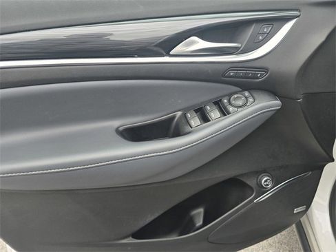 Used 2023 Buick Enclave Premium image 22