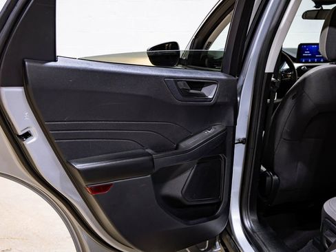 Used 2022 Ford Escape SE w/ Cold Weather Package image 32