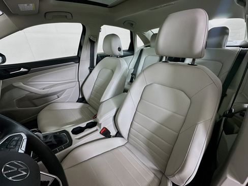 Used 2024 Volkswagen Jetta SE w/ Panoramic Sunroof Package image 13