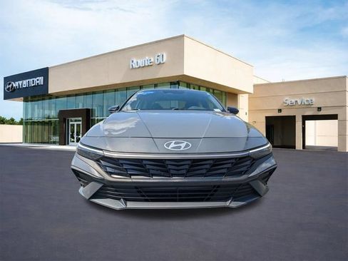 Used 2025 Hyundai Elantra Sport FWD image 9
