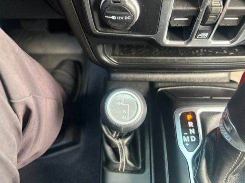 Used 2019 Jeep Wrangler Unlimited Sahara w/ Cold Weather Group AWD/4WD image 11