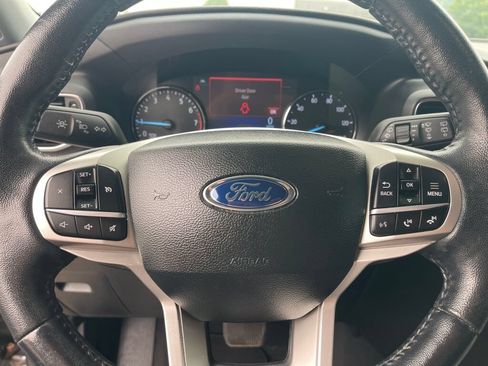 Used 2022 Ford Explorer XLT w/ Equipment Group 202A AWD/4WD image 16