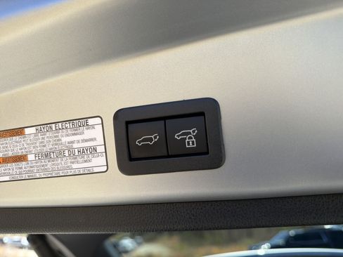 Used 2024 Toyota Corolla Cross XLE w/ Convenience Package image 19