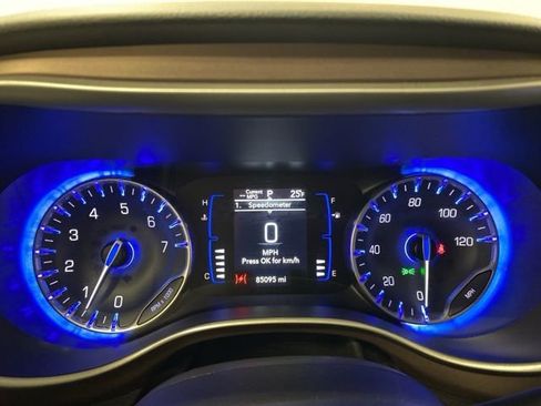 Used 2020 Chrysler Voyager Lxi image 9