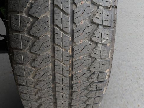 Used 2024 Chevrolet Colorado Trail Boss w/ Technology Package image 28