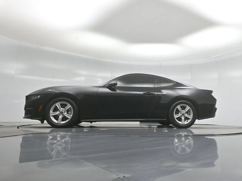 Used 2024 Ford Mustang Coupe RWD image 7