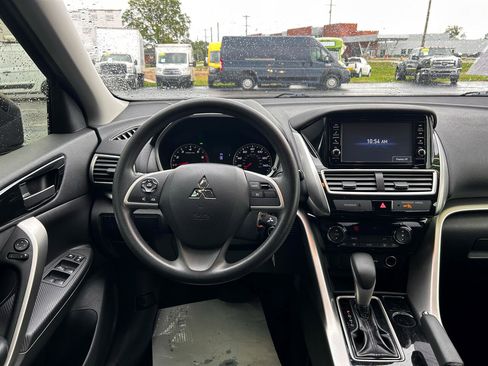 Used 2020 Mitsubishi Eclipse Cross ES image 16
