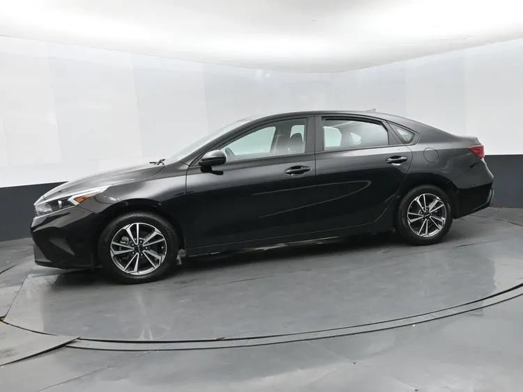 Used 2024 Kia Forte LXS FWD image 5