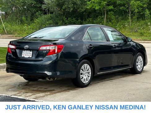Used 2014 Toyota Camry LE FWD image 3