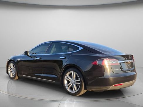 Used 2015 Tesla Model S 85 RWD image 4