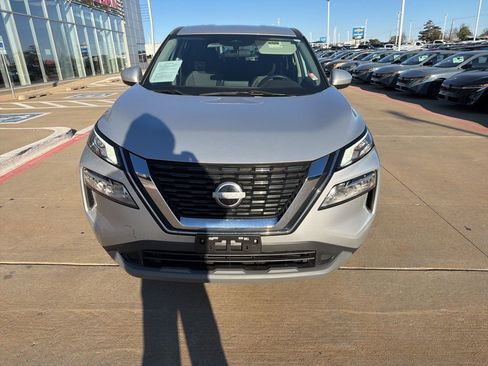 Used 2023 Nissan Rogue SV image 8
