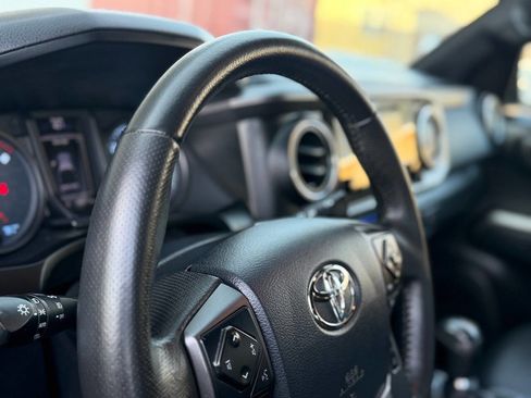Used 2019 Toyota Tacoma TRD Off-Road image 13