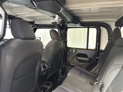 Used 2022 Jeep Gladiator Sport image 13