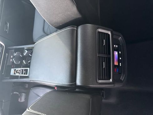 Used 2025 Volkswagen Atlas SE image 26